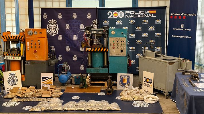 Telediario 1 - Desarticulan una banda criminal que fabricaba monedas falsas de dos euros