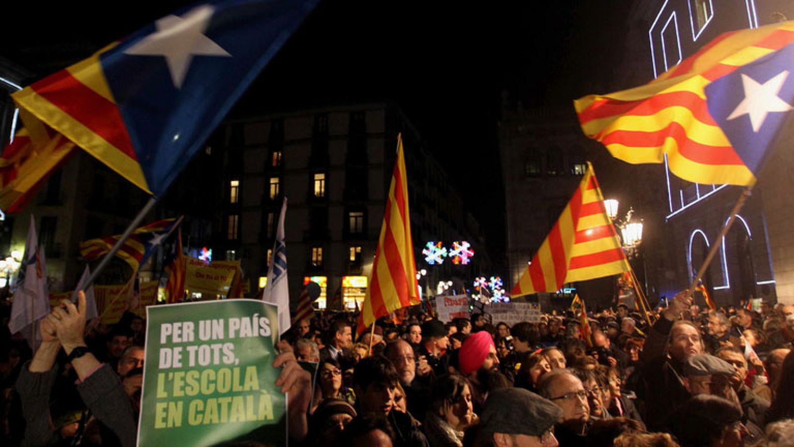 Unas 4.500 personas se manifiestan en Barcelona contra la reforma de Wert - Informativo 24h | Ver