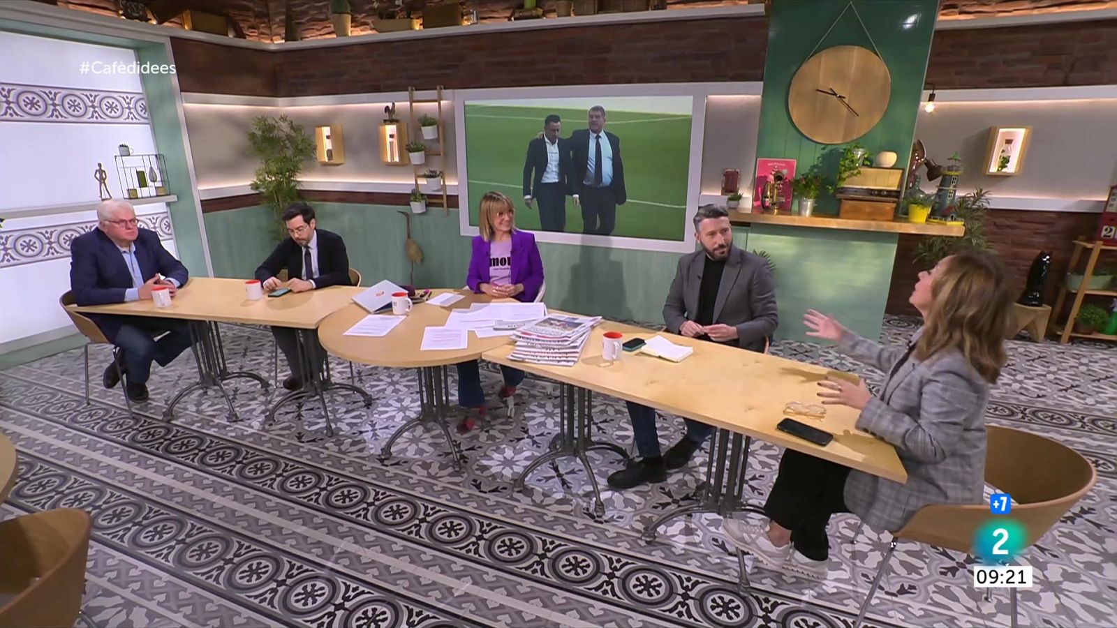 Gemma Nierga entrevista Ernest Urtasun. Pedro Sánchez medita deixar el govern. I Pedro Casablanc presenta l'obra 'Don Ramón María del Valle-Inclán'