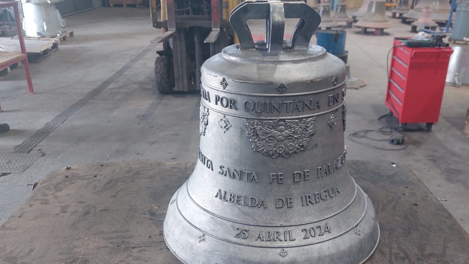 Unas campanas hechas de céntimos de euro, la iniciativa de Albelda de Iregua | Ver