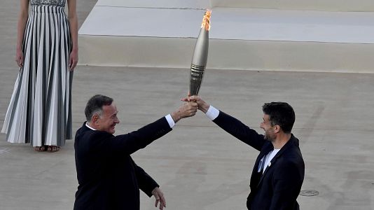 La llama olmpica cambia de manos y pone rumbo a Pars a tres meses de los Juegos Olmpicos