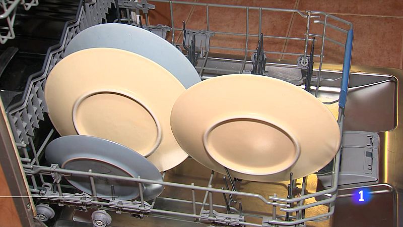 Com afectarà la nostra factura la caiguda en picat del preu de la llum? - L'Informatiu | Ver