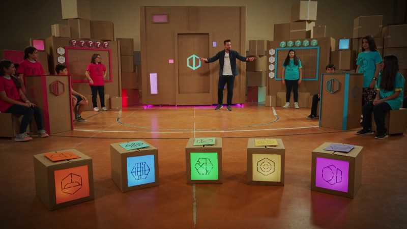 Un colegio, dos equipos, cinco personajes históricos y un reto...¡arranca 'Aprendemos en Clan. La caja!