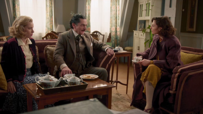 Salón de té La Moderna - Don Fermín y Laurita avisan a Inés del pasado de César