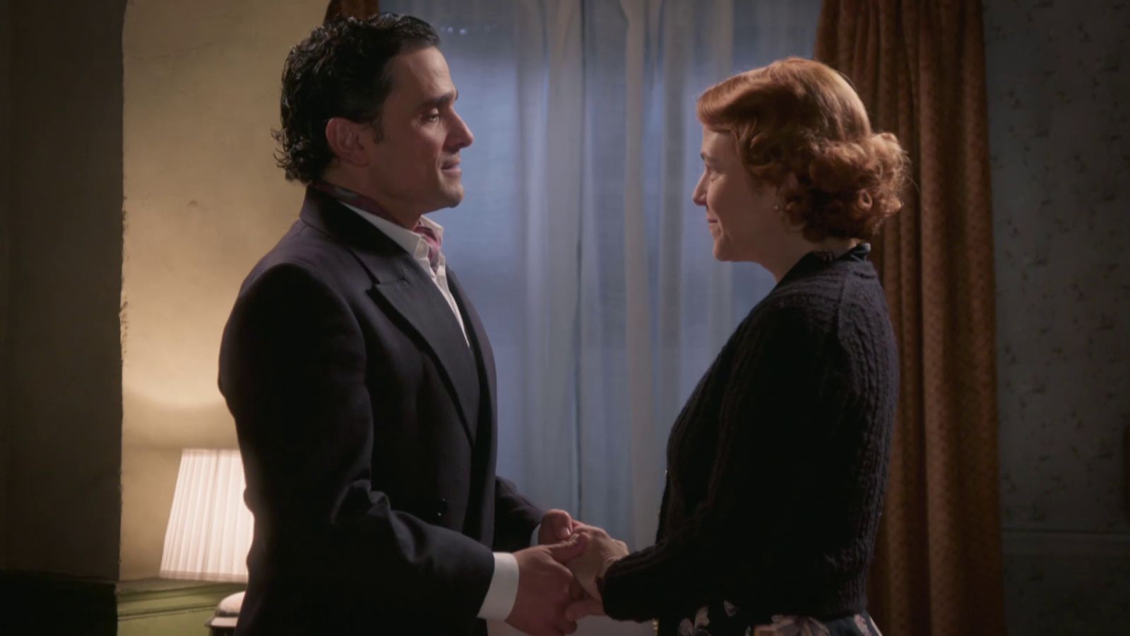 La Moderna: Pietro y Antonia se dan su primer beso | Ver