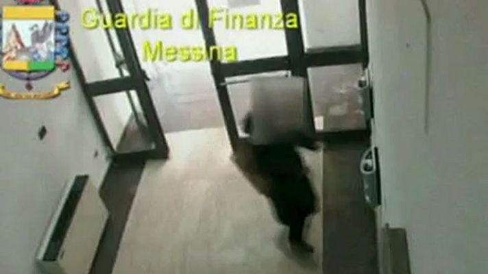Telediario 1 - La policía investiga a funcionarios en Sicilia por faltar al trabajo