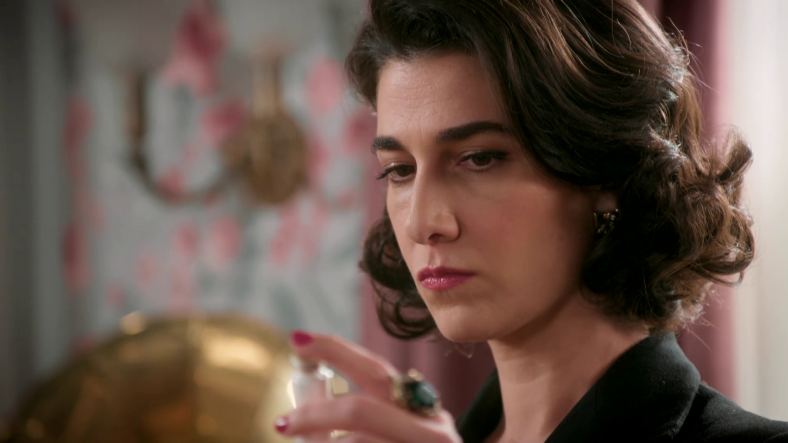 La Moderna: doña Bárbara le entrega el veneno a Carla | Ver