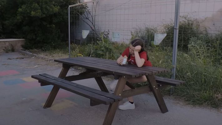 Telediario 2 - Annarce cuenta en la canción 'Nariz de payaso' el acoso escolar que sufrió