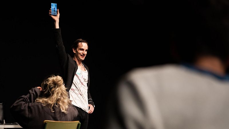 El Teatro Español vuelve a llevar el ciberacoso a las aulas | Ver