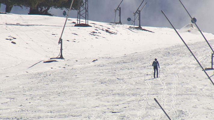 L'Informatiu - Les nevades allarguen la temporada d'esports d'alta muntanya