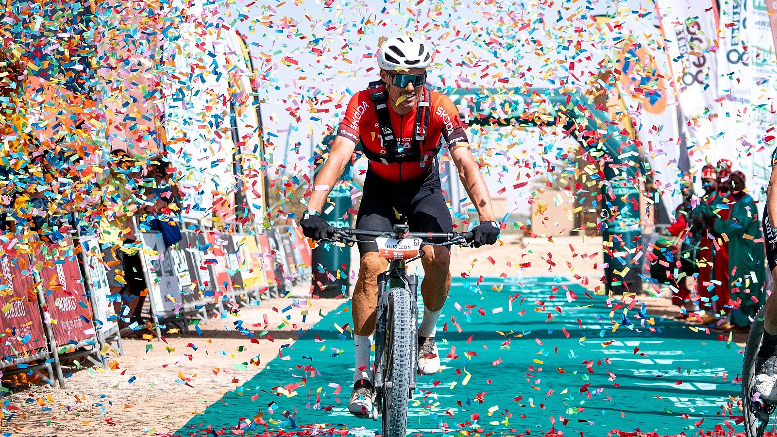 La Titan Desert ha acabado con victoria española de Luis León Sánchez | Ver