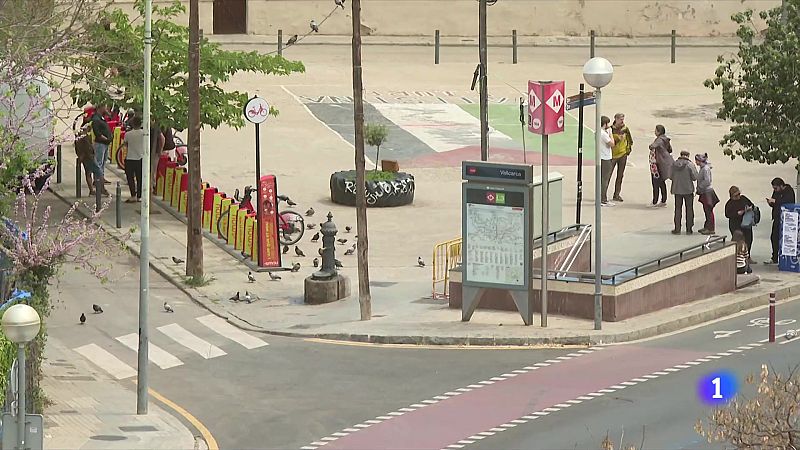 Un centenar de persones malviuen en barraques a Vallcarca, Barcelona - L'Informatiu | Veure