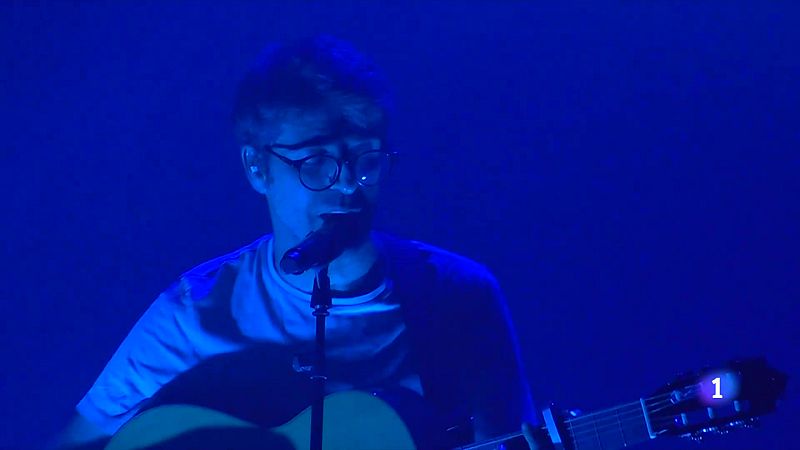 Guillem Gisbert debuta en solitari: De Manel a la Sala Apolo - L'Informatiu | Veure