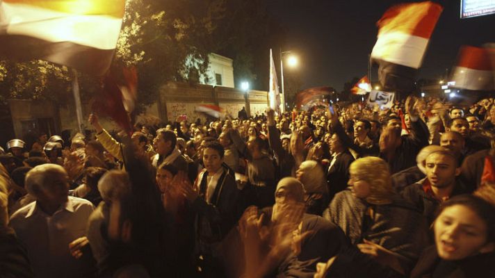 Informativo 24h - Multitudinarias protestas de opositores y partidarios de Morsi sin incidentes y llamada al diálogo nacional