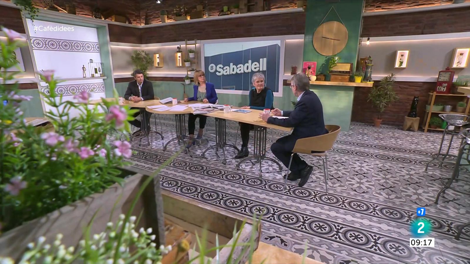 Gemma Nierga entrevista Sergi Saladié. Parlem de l'intent de fusió BBVA-Banc Sabadell. I conversem amb Anna Cler de 'Noms propis' i Perico Pastor