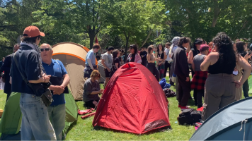 Universitarios de Madrid se suman a las protestas con una acampada "contra el genocidio" en Gaza