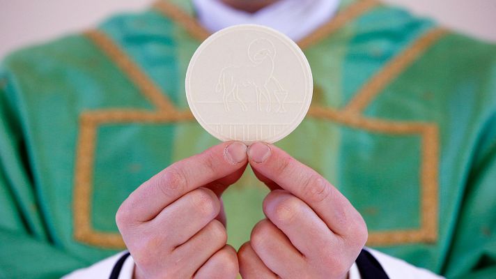Telediario 1 - Comuniones o "minibodas": los padres gastan cada vez más en esta ceremonia religiosa