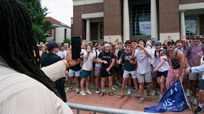 Telediario 1 - Oleada de críticas por un episodio racista contra una manifestante negra en una protesta propalestina