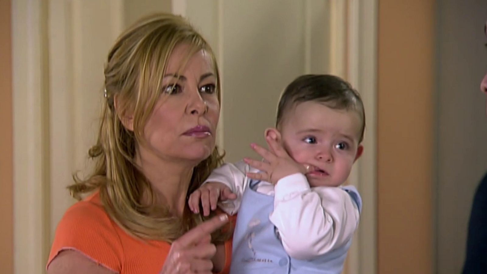 Ana y los siete - Temporada - Episodio 5: De repente un extraño - Ver ahora