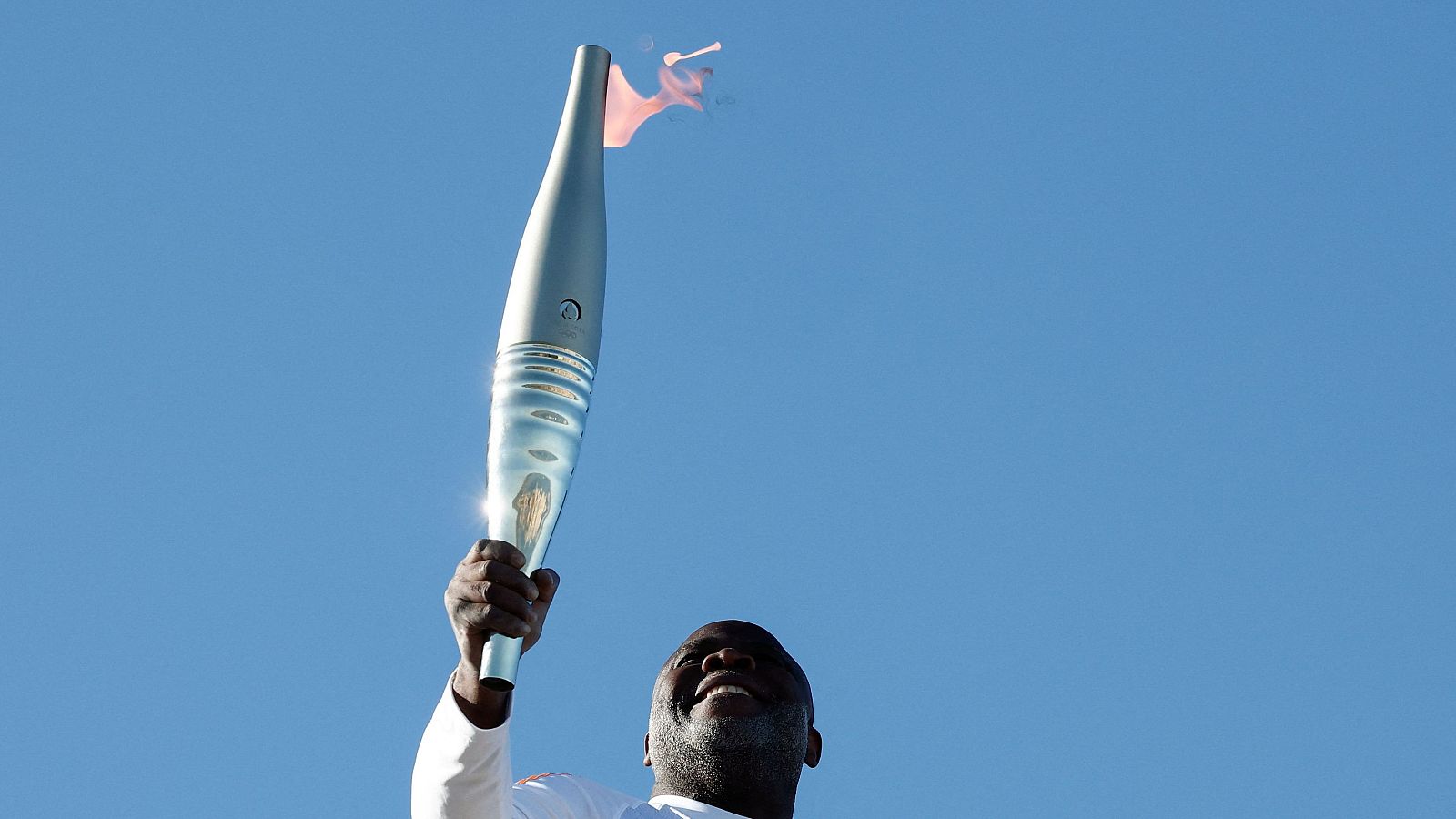 La llama olímpica parte de Marsella con una carrera de relevos | Ver