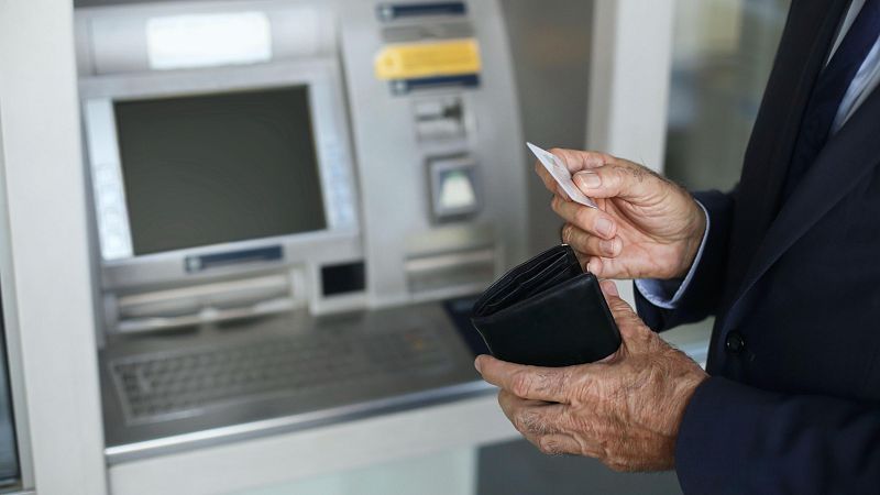 El Defensor del Pueblo pide actuar contra la exclusión financiera | Ver