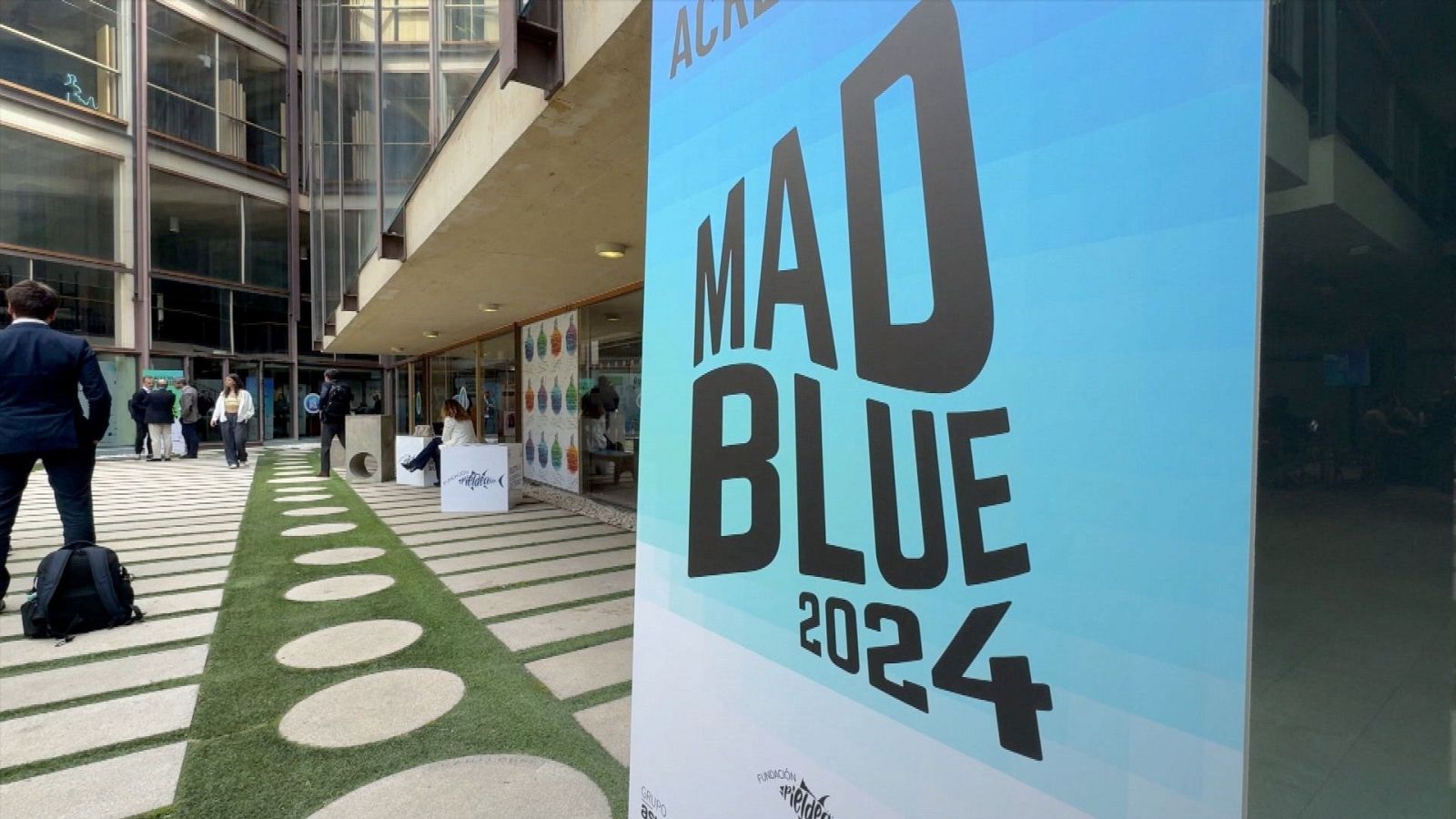 Zoom Net - MadBlue, Anillos inteligentes, Libros e IA y Tales From Candleforth - ver ahora