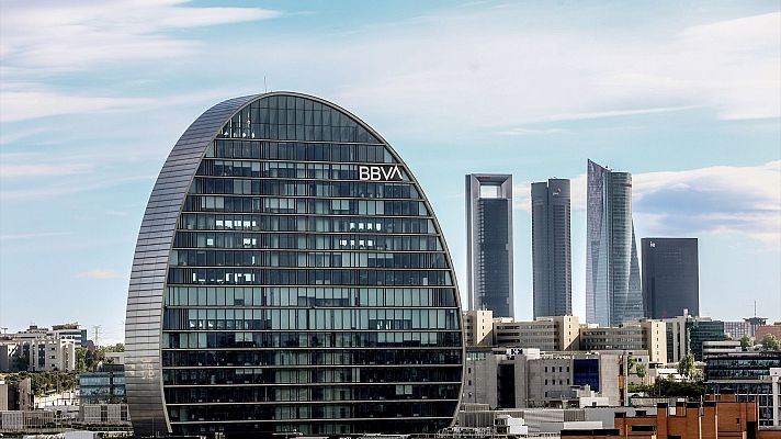 Telediario 1 - Opa hostil del BBVA al Sabadell: cómo afectan las concentraciones bancarias a empleados y clientes