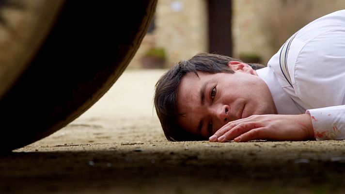 Salón de té La Moderna - El detective Medina dispara a Jacobo