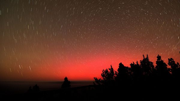 Una aurora boreal alumbra Espaa y Europa tras la tormenta geomagntica ms fuerte en 20 aos