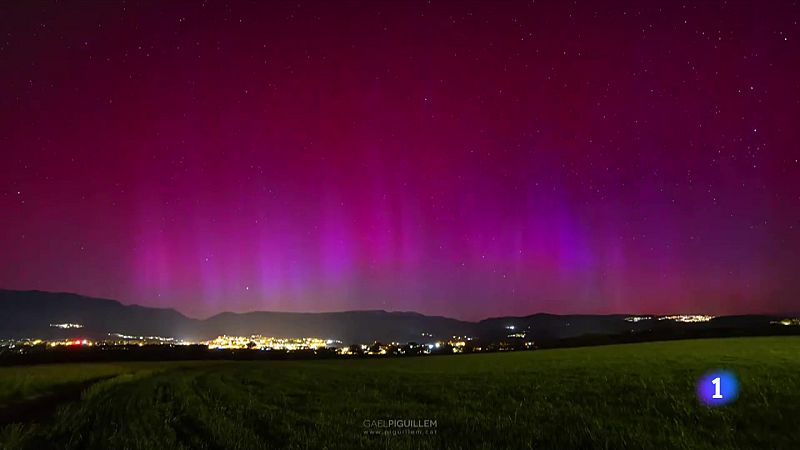 Aurores boreals il·luminen Catalunya en una nit històrica - L'Informatiu | Veure