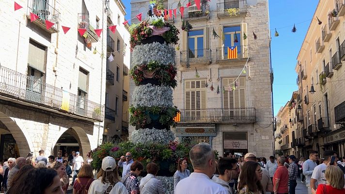 L'Informatiu - Riuades de gent enceten la 69a edició de 'Girona Temps de Flors'