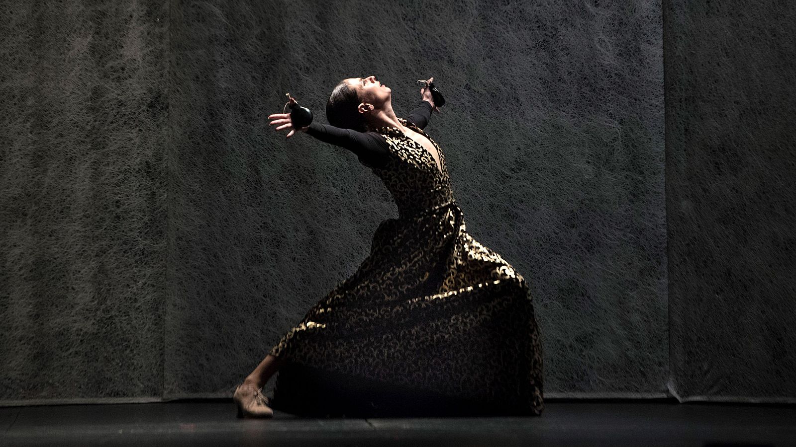 Sara Calero presenta 'El renacer', su nuevo espectáculo de danza ' - Telediario 2 | Ver