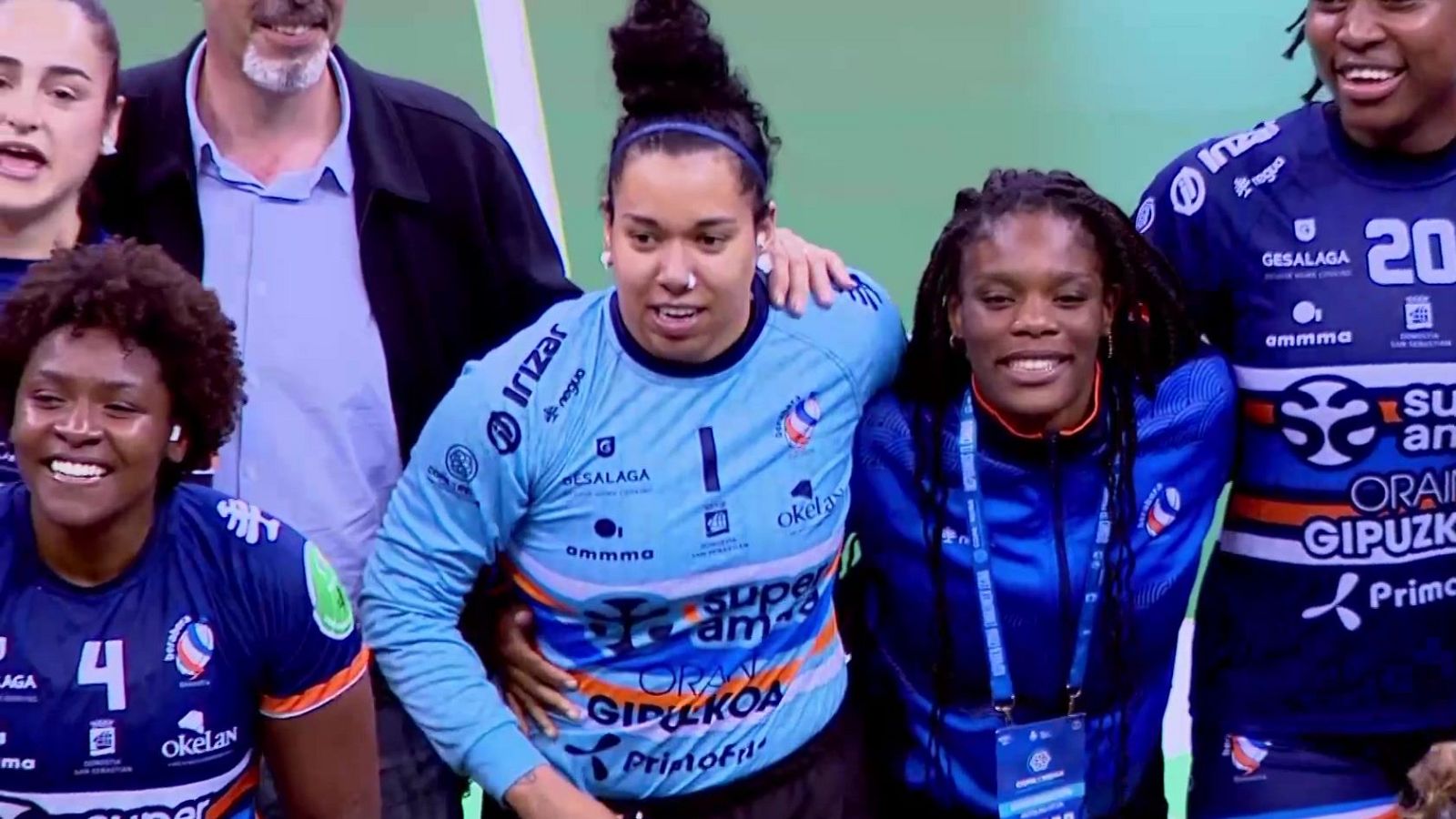 El Bera Bera celebra su pase a la final de la Copa de la Reina - Balonmano | Ver