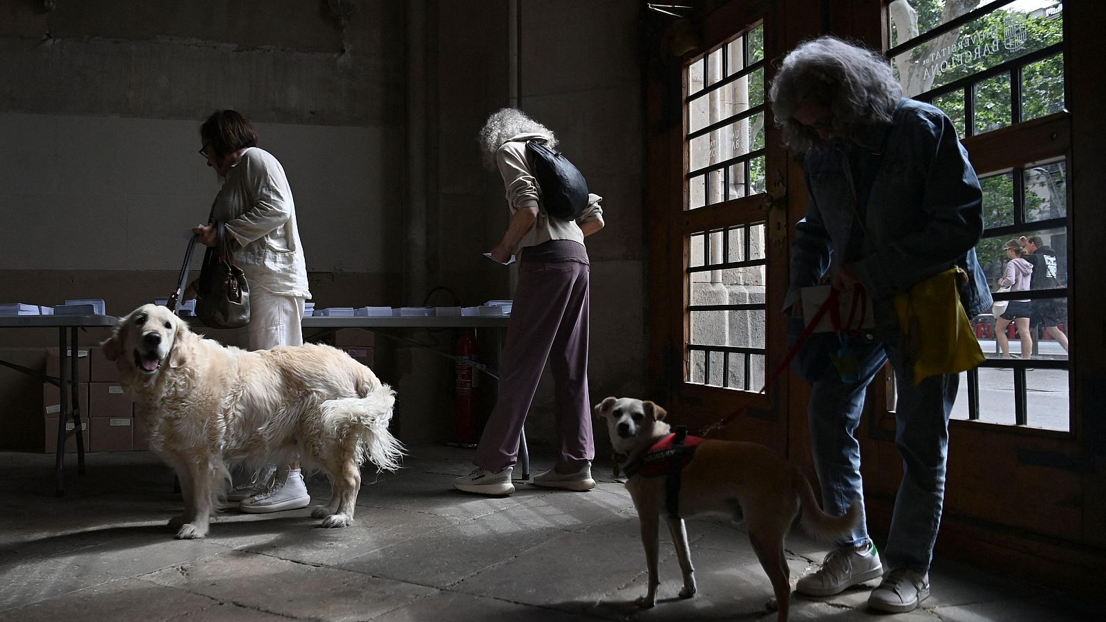 Cataluña vota con normalidad en unas elecciones anticipadas | Ver