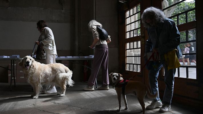 Telediario Fin de Semana - Cataluña vota con normalidad en unas elecciones anticipadas