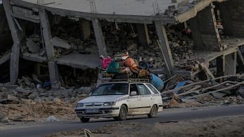 Familias enteras salen obligadas de Rfah mientras persisten los bombardeos israeles