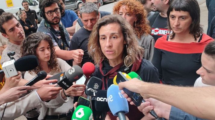 Especiales informativos - La CUP asume el retroceso y asegura que trabajará para frenar a la extrema derecha "con independencia de la bandera"