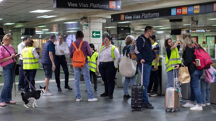Telediario 1 - Continúa el caos en Rodalies tras el robo de cobre que marcó la jornada electoral
