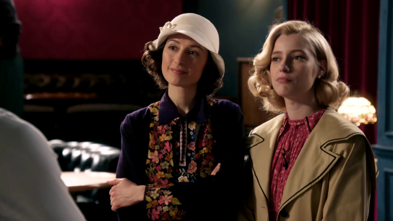 La Moderna: Laura e Inés le consiguen trabajo a Marta - Salón de té La Moderna | Ver