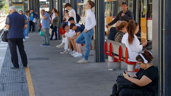Telediario 1 - Nuevo robo de cable y continúan los problemas en el Rodalies de Cataluña