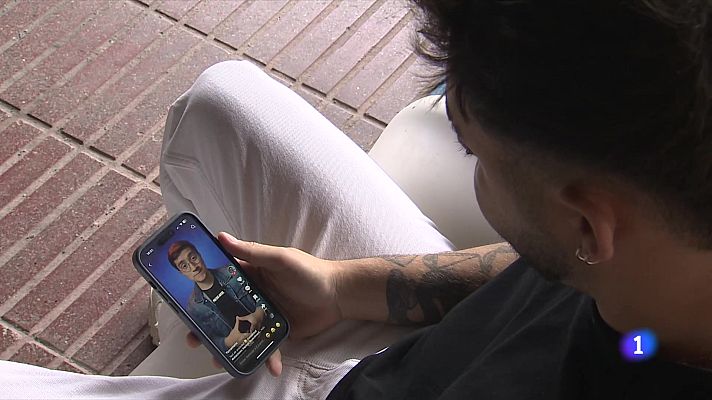 L'Informatiu - 7 de cada 10 joves canvien el metge per les xarxes