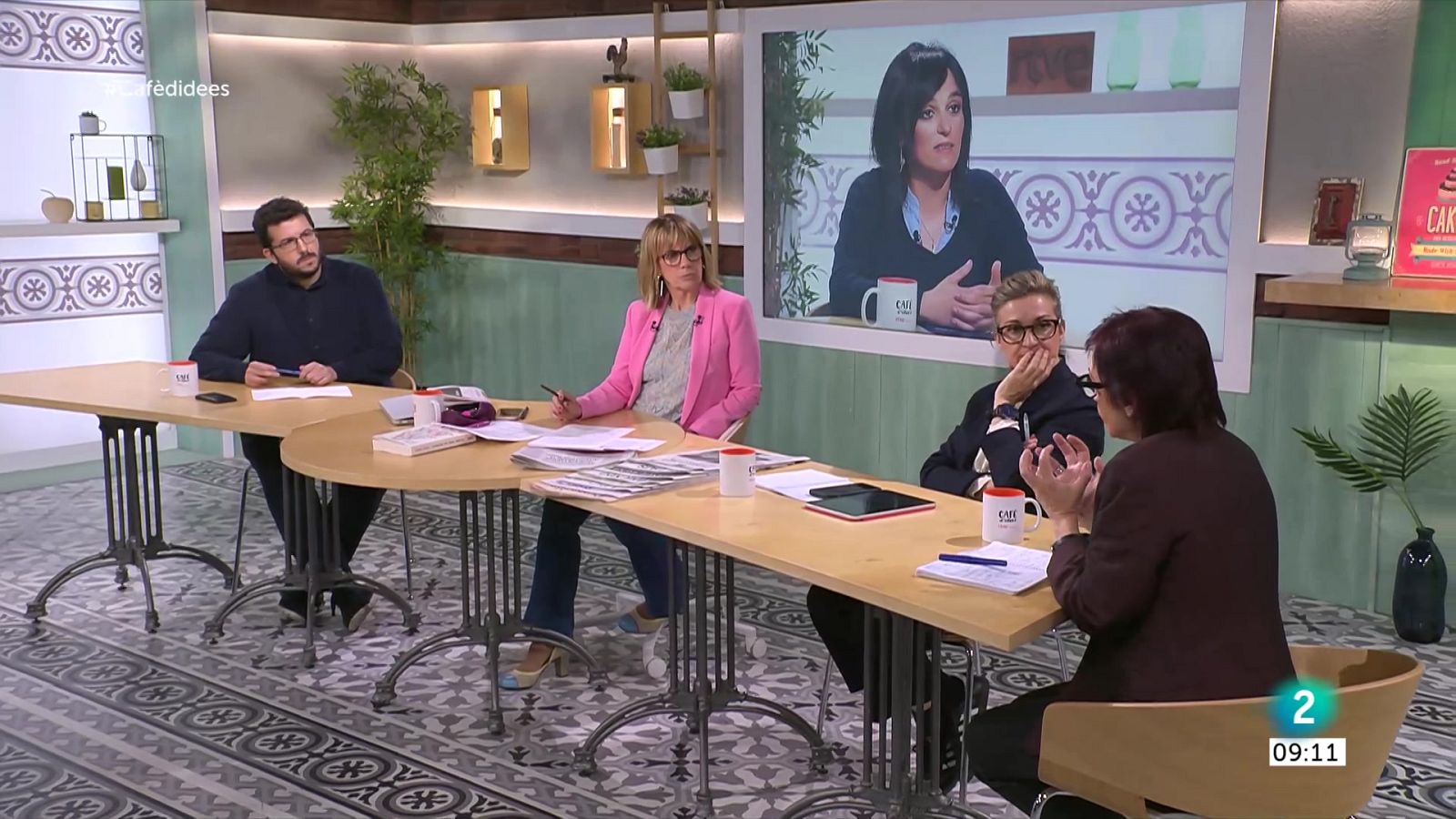 Gemma Nierga entrevista Joan Tardà. L'economista Joan Gual ens presenta llibre. I l'actor ens parla d'una l'obra que interpreta al Teatre Romea