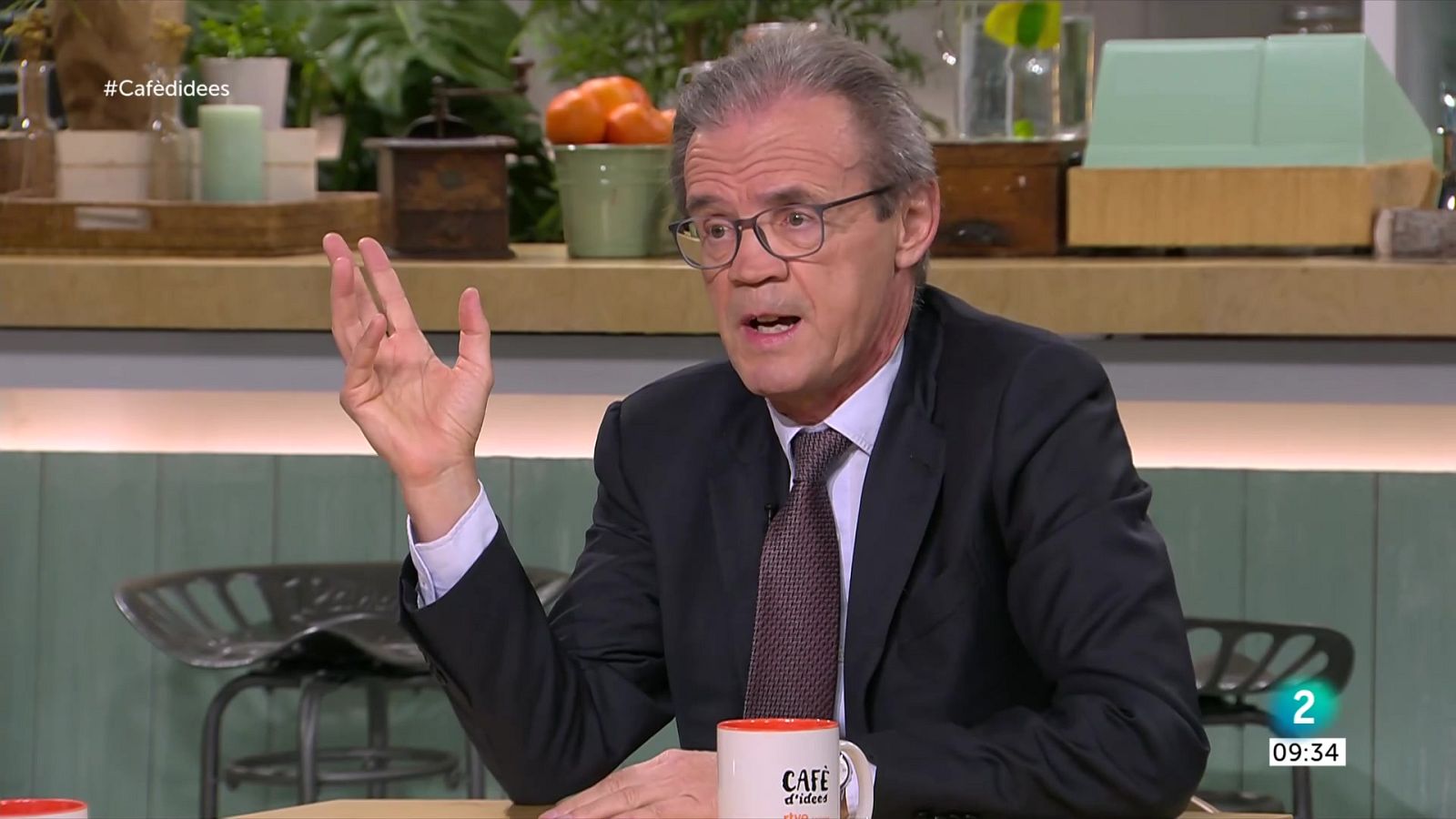 Jordi Gual presenta el llibre 'Confiar no tiene precio' - Cafè d'idees | Veure