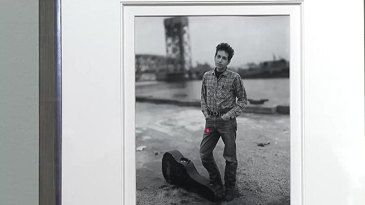 Telediario 1 - La colección fotográfica de Elton John en el Victoria and Albert Museum de Londres