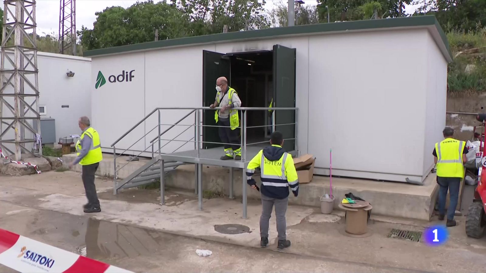 Reparar la xarxa ferroviària implica refer 75.000 metres de fibra òptica - L'Informatiu | Veure