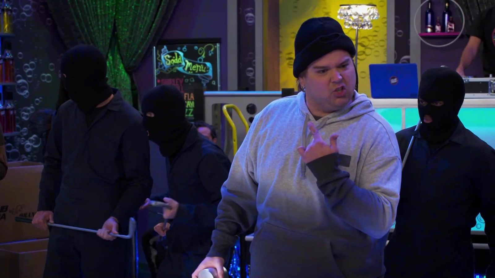 Los ladrones de botellas - Danger Force | Ver