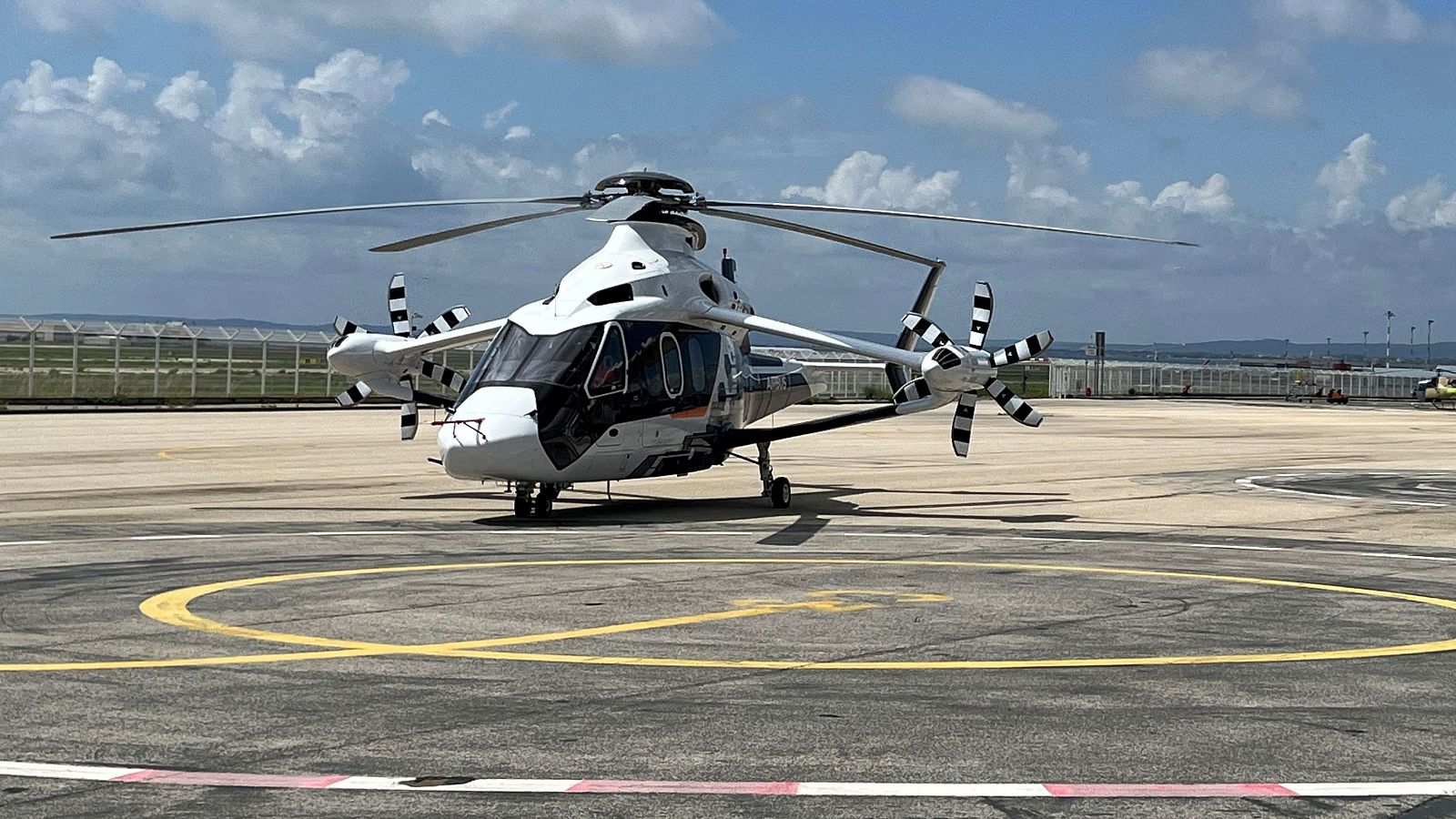 Racer, proyecto en pruebas mitad helicóptero y mitad avión | Ver