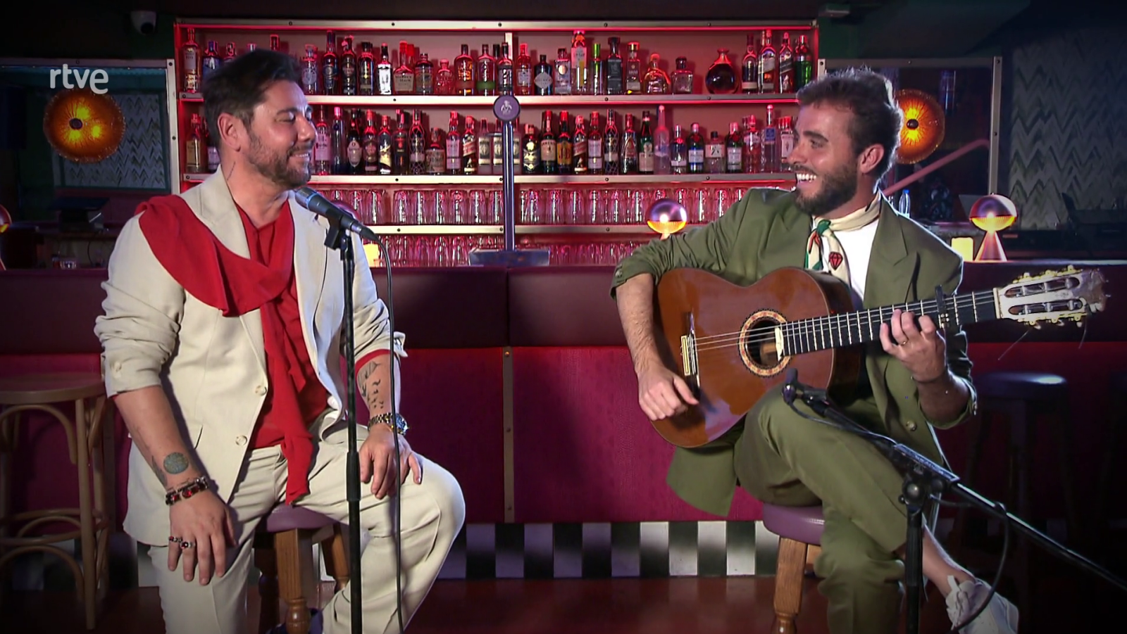 Acústico con Miguel Poveda y Jesús Guerrero - Atención obras | Ver