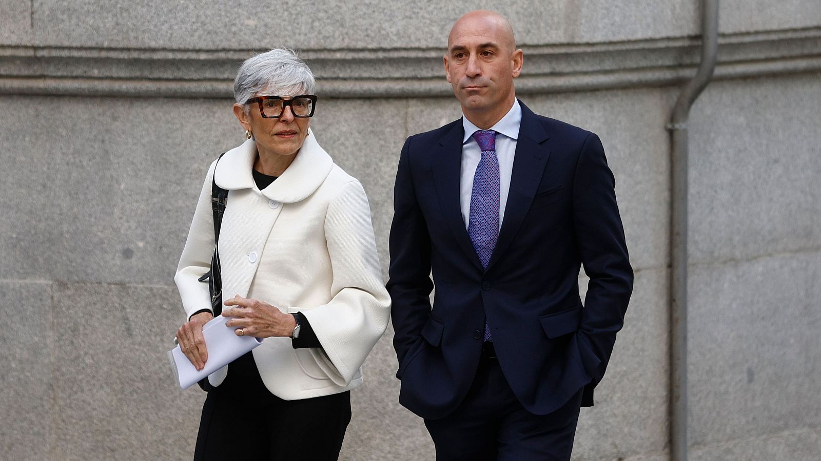 Rubiales acusa a Jenni de "cambiar su versión" sobre el beso - Fútbol | Ver