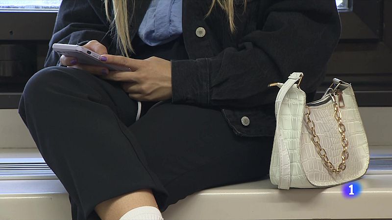 Save the Children alerta sobre l'ús intensiu d'Internet - L'Informatiu | Veure